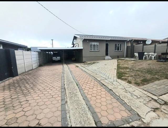 4 BEDROOM HOUSE FOR SALE IN DA NOVA